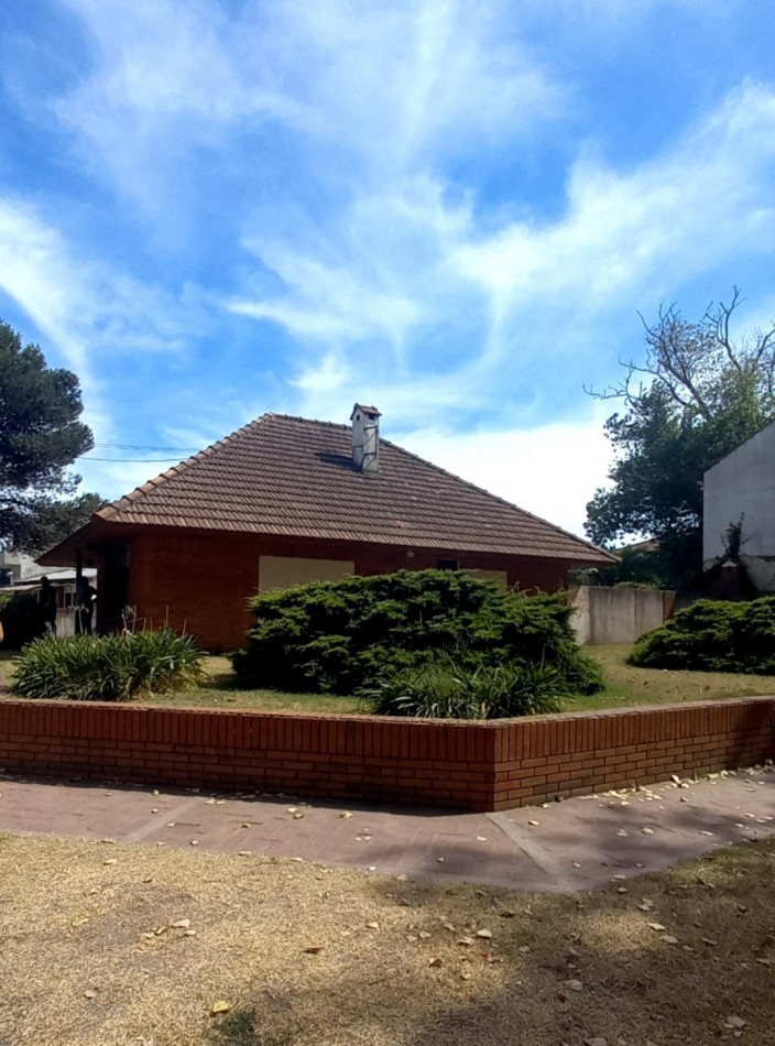 VENTA CHALET  4 Amb, APTO A CREDITO ,DOS LOTES , ZONA ALFAR.